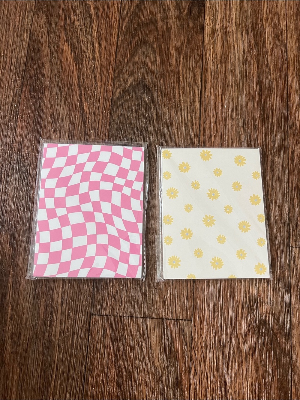 Forever 21 Pink Checker & Yellow Daisy Note Card Bundle